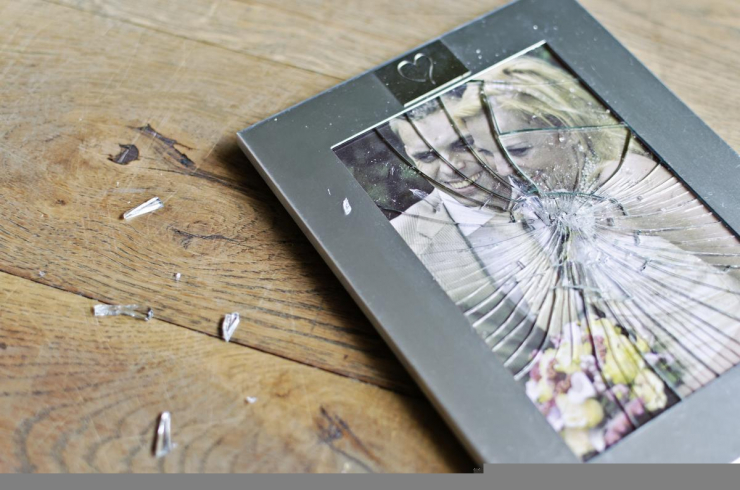 Với nhiều người, ngoại tình không phải lúc nào cũng để thỏa mãn nhu cầu thể xác. Ảnh: shutterstock