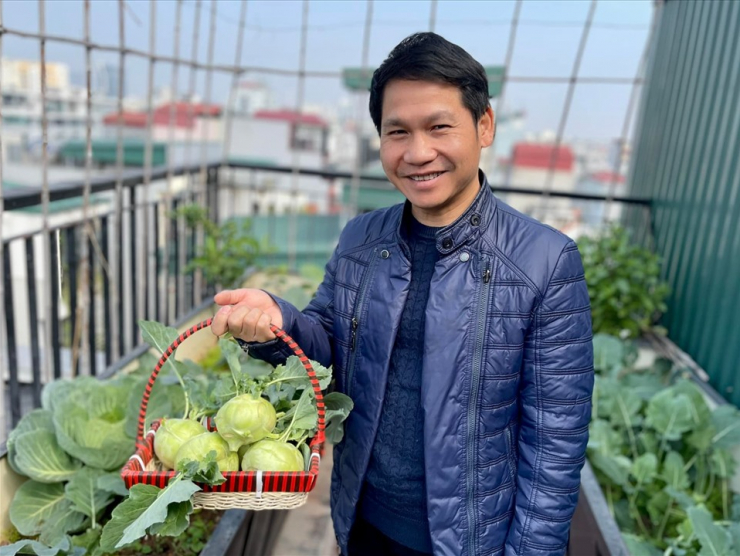 Đăng clip con gái đánh đàn bên hồ cá Koi, Trọng Tấn để lộ không gian bao người mơ ước - 10