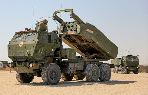 Hệ thống tên lửa phóng loạt HIMARS. Ảnh: Almashareq