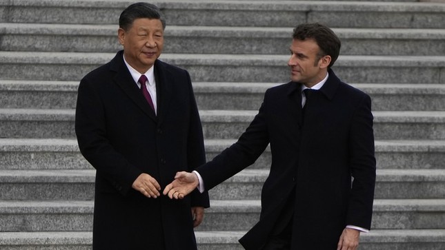 Tổng thống Pháp và Chủ tịch Trung Quốc gặp nhau hôm 6/4. (Ảnh: Getty)