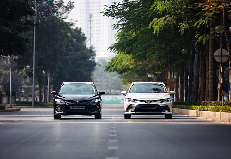 Giá xe Toyota Camry niêm yết và lăn bánh tháng 4/2023 - 2