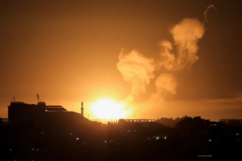 Dải Gaza bị không kích trong đêm (ảnh: Al Jazeera)