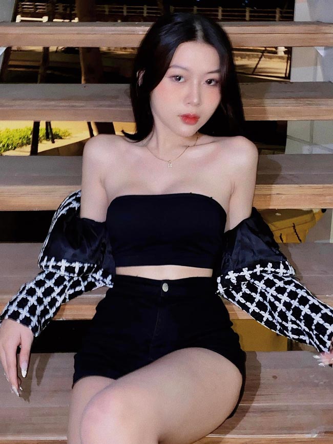 Sở hữu sắc vóc gợi cảm và nuột nà, Khánh An khiến nhiều người khó tin, cô nàng là gái chuyển giới.&nbsp;

