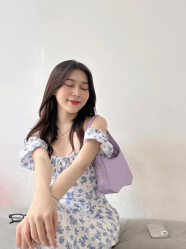 Khi còn mang thân hình con trai, Khánh An khá gầy gò. Cô nàng có tên khai sinh là Thế Anh.&nbsp;

