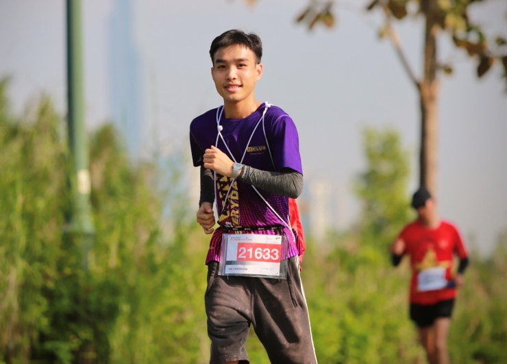 Củ Tỏi tham gia cuộc thi chạy