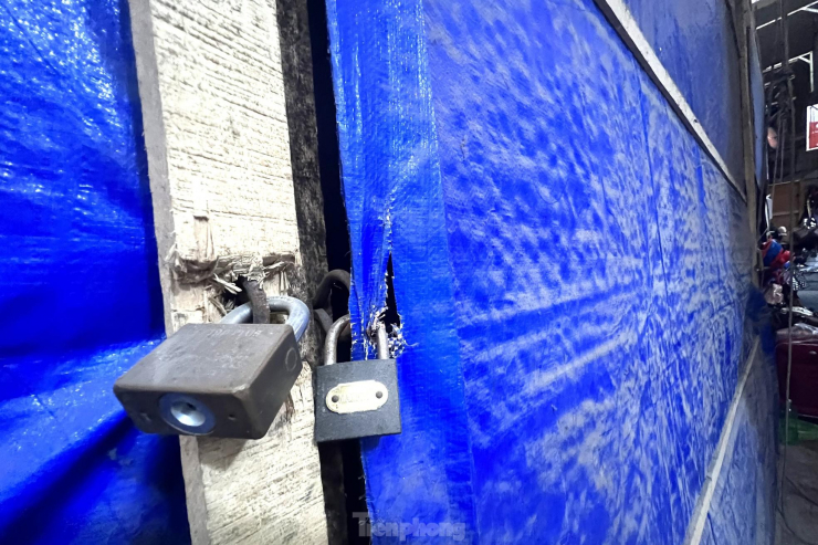 Nhiều quầy trong tình trạng cửa đóng then cài