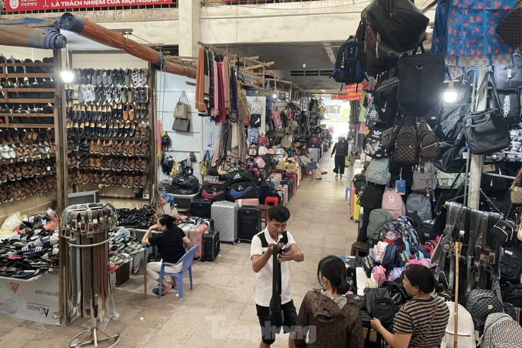 Nghệ An hiện có 405 chợ truyền thống. Năm 2023, kinh tế khó khăn, người tiêu dùng thắt chặt chi tiêu nên thị trường trầm lắng, sức mua giảm mạnh. Đây cũng là khó khăn chung của nhiều chợ trên địa bàn tỉnh.