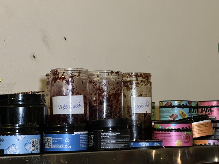 Nhiều hộp thuốc shisa