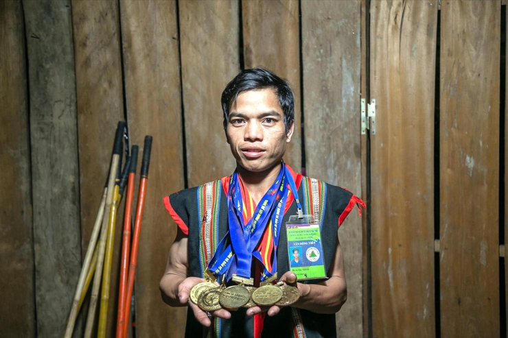 Những tấm huy chương vàng của anh Tham