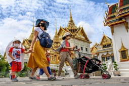 Giá vé máy bay nội địa đắt đỏ, người Việt đổ xô săn tour du lịch “xuất ngoại”