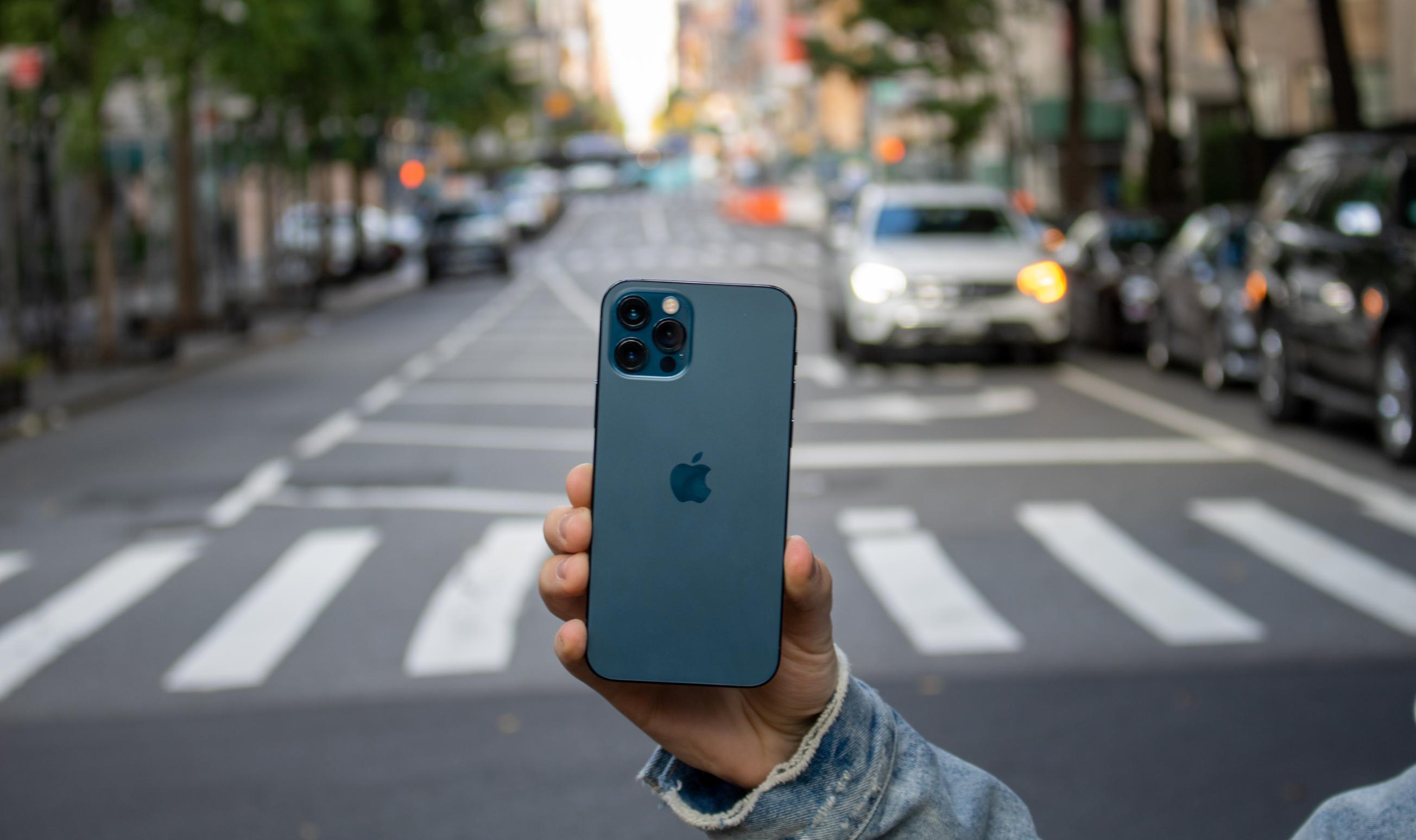 Giá còn rất rẻ, iPhone 12 Pro có còn đáng mua năm 2023? - 3