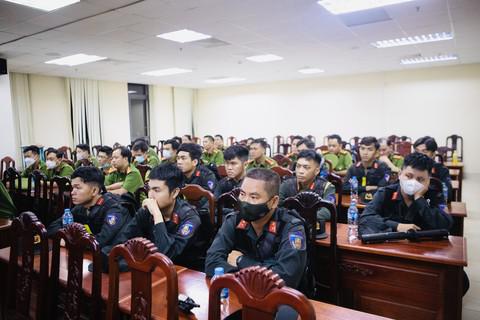 Các CBCS trước giờ lên đường làm nhiệm vụ