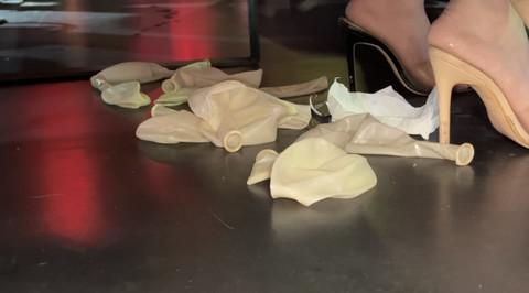 Phát hiện nhiều vỏ bóng nghi bóng cười sau khi đã sử dụng