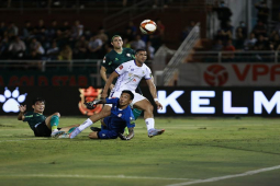 Video bóng đá TP.HCM - Hà Nội: Bàn mở tỷ số gây tranh cãi (V-League)