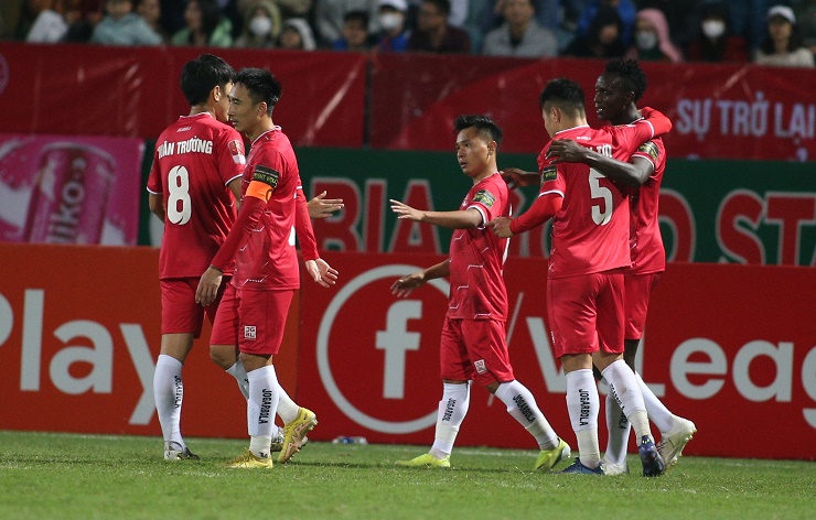 Xuân Trường (số 8) nhận lời khen từ HLV Chu Đình Nghiêm