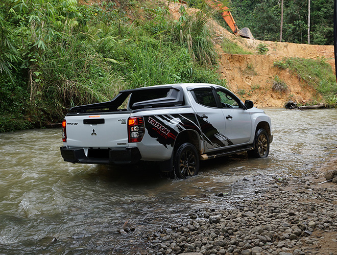 Giá xe Mitsubishi Triton niêm yết và lăn bánh tháng 4/2023, ưu đãi 50% LPTB - 14