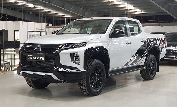 Giá xe Mitsubishi Triton niêm yết và lăn bánh tháng 4/2023, ưu đãi 50% LPTB - 1