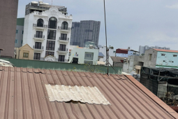 Pháp luật - Nóng trong tuần: Bị chồng bạn gái đuổi, nam thanh niên bỏ chạy, rơi từ mái nhà, tử vong