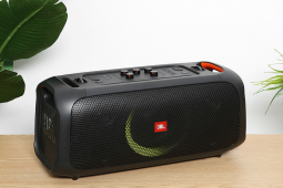 Công nghệ thông tin - JBL PartyBox On The Go: Loa karaoke, tiệc tùng công suất "khủng"