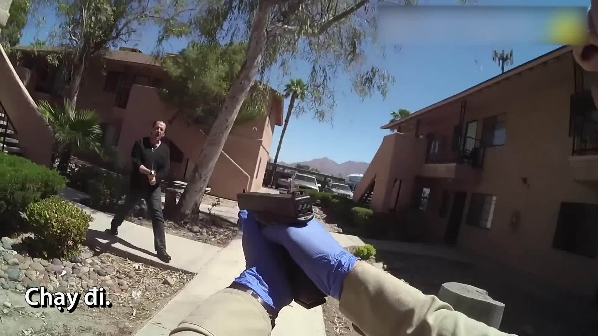 Cảnh sát Mỹ thường bắn gục nghi phạm, thay vì bắn vào tay hoặc chân (ảnh: AP)