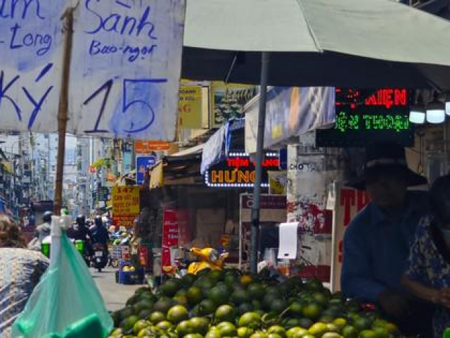 Thị trường - Tiêu dùng - Giá cam sành rẻ bèo giữa mùa nắng nóng gay gắt