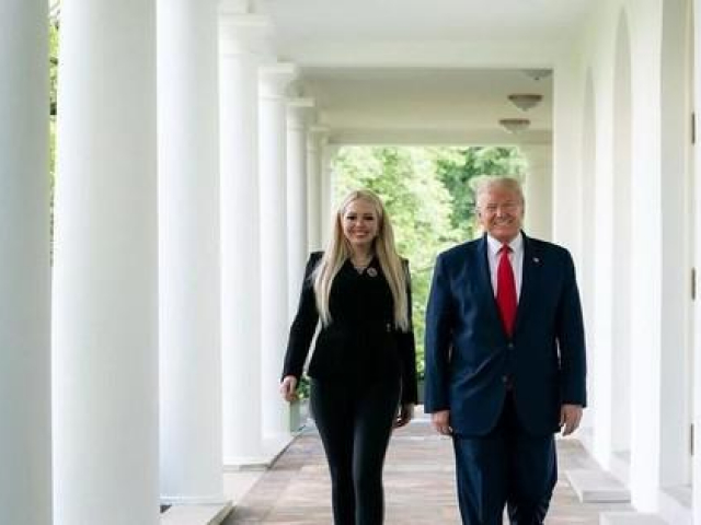 Thứ nữ của ông Trump thay người chị Ivanka đồng hành cha trong cuộc đua vào Nhà Trắng?