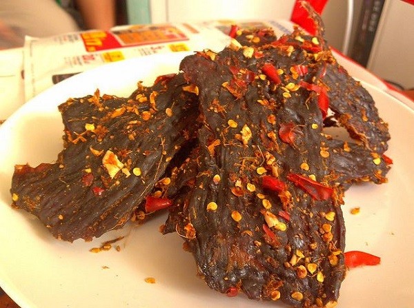  Người tiêu dùng có thể nhận biết thịt bò khô thật hay giả qua màu sắc