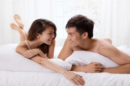 Bạn trẻ - Cuộc sống - 10 cách để có mối quan hệ khăng khít với bạn đời trong 'chuyện ấy'