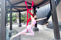 Làm đẹp - Quỳnh Nga khoe đường cong điêu luyện với dáng "thuyền ra khơi" cực cuốn