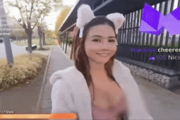 Đời sống Showbiz - Mặc hở bạo đi dạo phố, nữ streamer 2k2 bị cảnh sát "tuýt còi" chặn đường