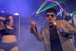 Đời sống Showbiz - "Đại gia Cần Thơ" vỡ nợ, phải rao bán loạt nhà xưởng hàng chục tỷ giờ đi hát quán bar