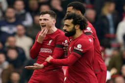 Bóng đá - Sốc SAO Liverpool bị trọng tài giật cùi chỏ, ăn thẻ vàng vì phản ứng