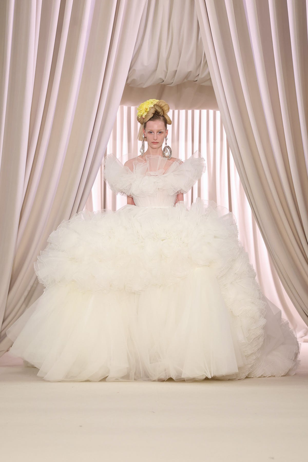 6 xu hướng váy cưới mùa xuân để lộng lẫy nhất trong ngày đặc biệt của bạn - 4