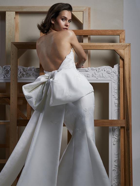 6 xu hướng váy cưới mùa xuân để lộng lẫy nhất trong ngày đặc biệt của bạn - 5