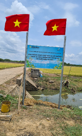 Với công suất 600 lít/ giờ phục vụ nhu cầu nước sạch cho khoảng 300 hộ dân và 3 trường học (trường mầm non, trường tiểu học, trường THCS Thanh Sơn)