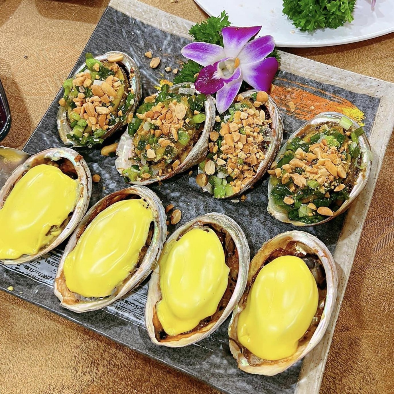 Từ con số không đến "bà trùm" hải sản Ốc Quyên - 5