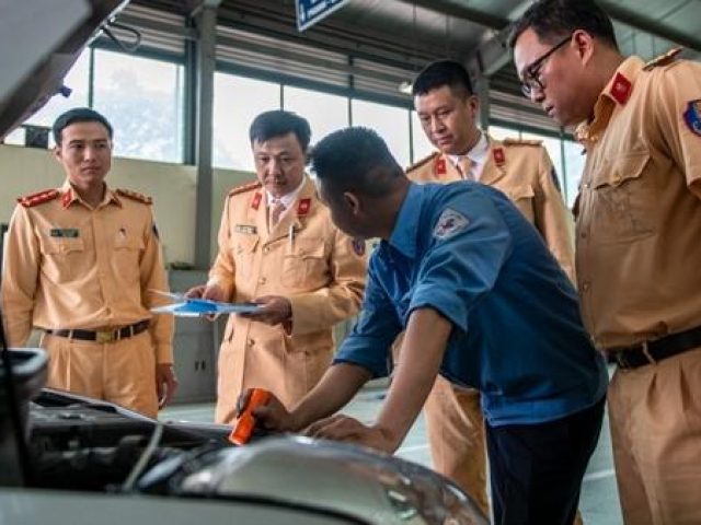 Tin tức trong ngày - Tiếp tục điều động CSGT hỗ trợ công tác kiểm định tại trung tâm đăng kiểm
