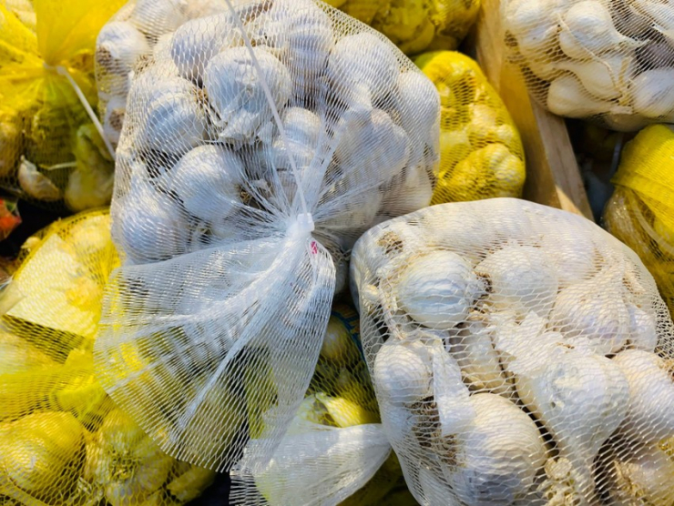 Tỏi rất giàu hợp chất hoạt tính được gọi là allicin, có thể tiêu diệt tế bào ung thư. Ảnh: PHƯƠNG LÊ.