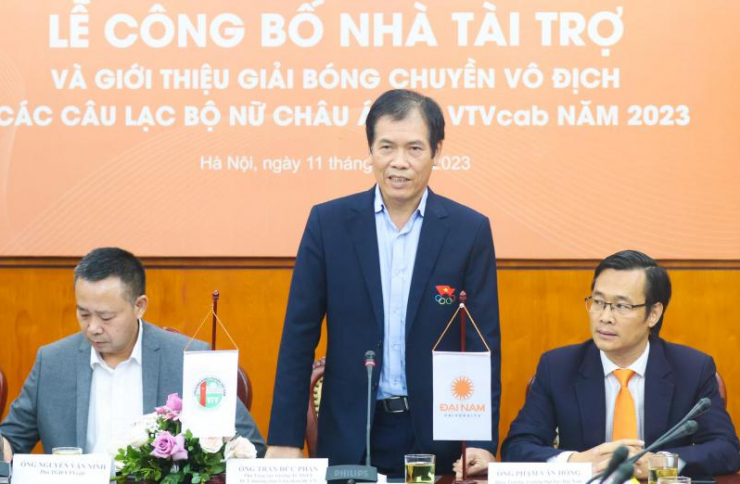 Phó Chủ tịch thường trực Liên đoàn bóng chuyền Việt Nam Trần Đức Phấn phát biểu về giải đấu sắp tới tại Vĩnh Phúc. Ảnh: Bùi Lượng.