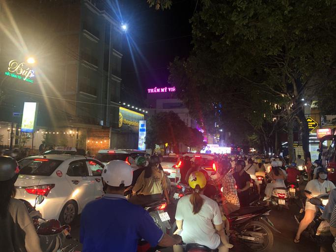 Diễn biến "khó hiểu" vụ dựng sân khấu trên đường gây bất bình ở Phú Quốc - 2