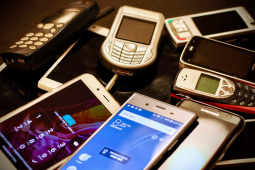 Tại sao Apple hay Samsung muốn thu hồi điện thoại cũ từ người dùng?