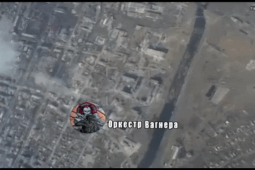 Video: ”Hỏa thần nhiệt áp” Nga tập kích vị trí phòng thủ Ukraine ở Bakhmut