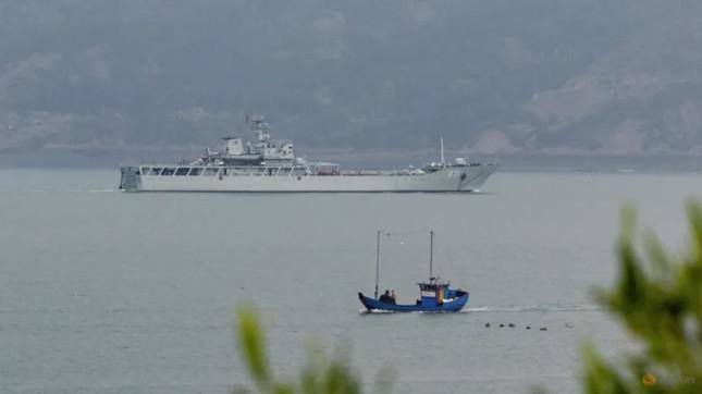 Tàu chiến Trung Quốc tập trận gần thành phố Phúc Châu, ngày 11/4. (Ảnh: Reuters)