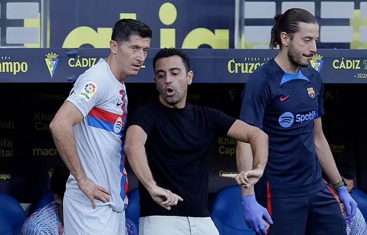 Xavi cho biết ông không có gì phải lo lắng về phong độ của Lewandowski lúc này