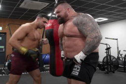 Thể thao - Em trai "Vua giang hồ" Fury đấm "Quái thú khỏe nhất hành tinh" tái mặt