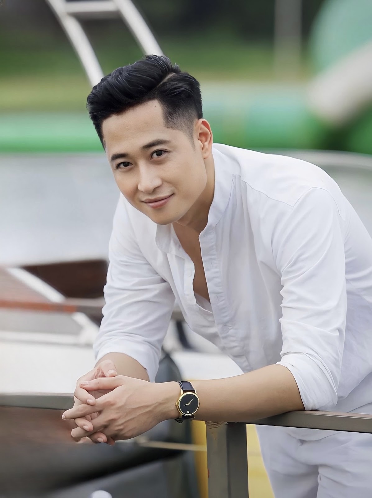 Mạnh Hưng sinh năm 1986 quê Bắc Giang, từng đoạt giải Nam diễn viên truyền hình xuất sắc tại giải Ngôi sao xanh năm 2015