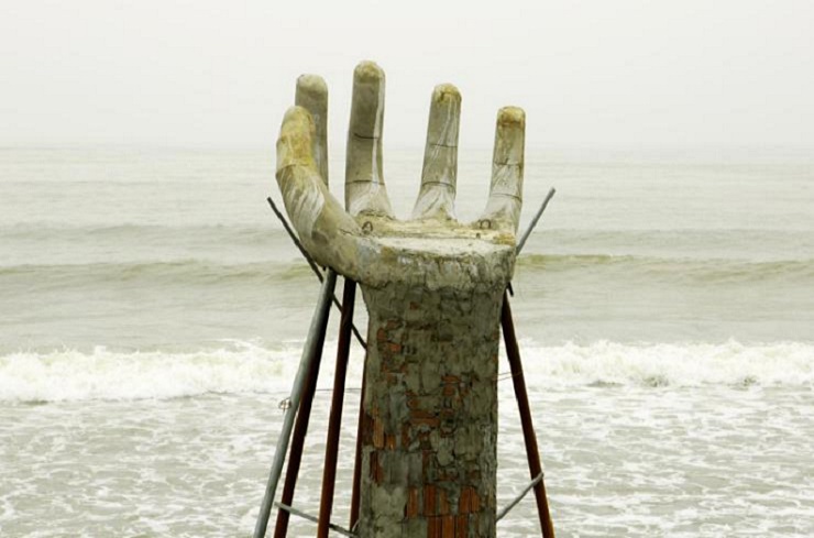 Từ tượng bàn tay trên bãi biển Thanh Hóa, tìm hiểu về tượng bàn tay trên bờ biển Hàn Quốc - 1