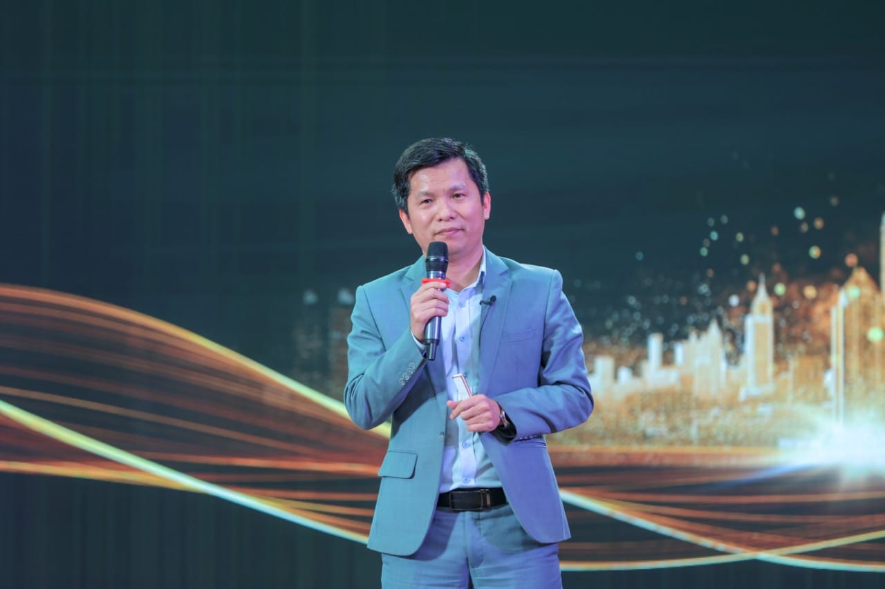 Diễn giả, CEO Hoàng Hữu Thắng chia sẻ “Thành công là giúp được những người xung quanh mình thành công và hạnh phúc”
