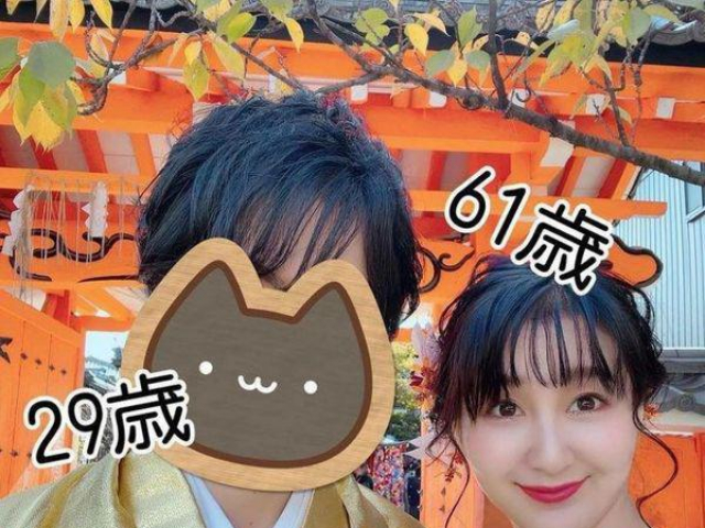 Phi thường - kỳ quặc - "Phú bà" 61 tuổi cưới chồng 29 tuổi, con trai vợ hơn bố dượng 7 tuổi