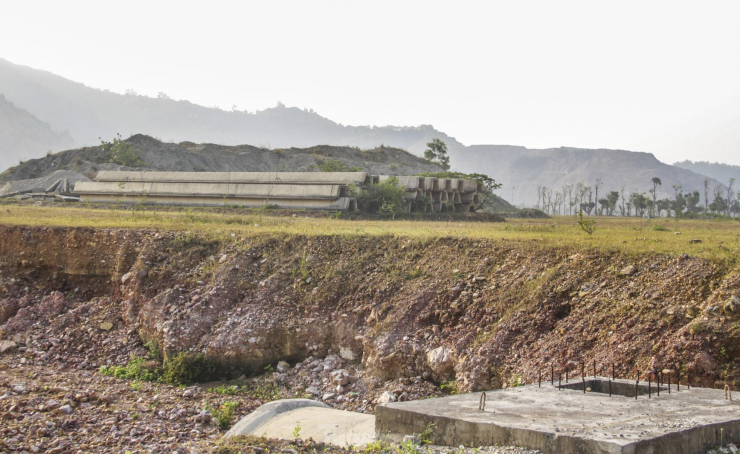 Nhiều cọc sắt lởm chởm, miệng hố, cống thoát nước lộ thiên trong dự án 5.000 tỷ ở Bình Định - 10